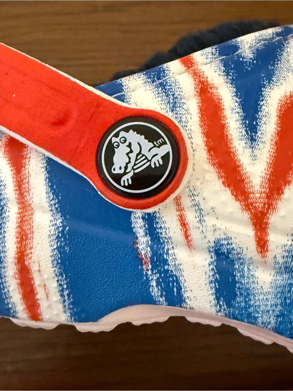 CROCS Kids Tie-Dye Clog in Red White Blue size 4